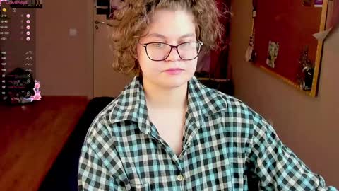 Snapshot of sashy_way chatting on 01/06/25, 10:35 .Alexandra online show from 01/06/25, 10:35