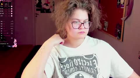 Snapshot of sashy_way chatting on 01/12/25, 01:48 .Alexandra online show from 01/12/25, 01:48