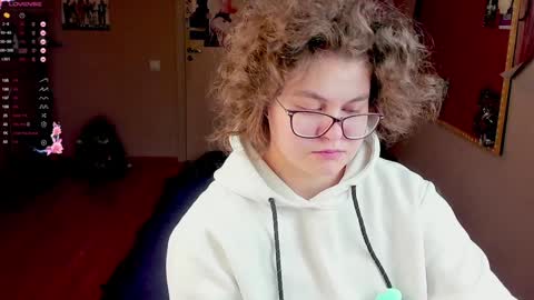 Snapshot of sashy_way chatting on 01/28/25, 04:19 .Alexandra online show from 01/28/25, 04:19