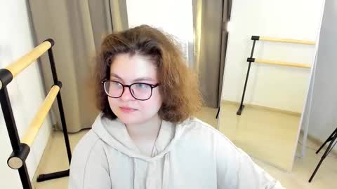 Snapshot of sashy_way chatting on 09/17/25, 09:16 .Alexandra online show from 09/17/25, 09:16