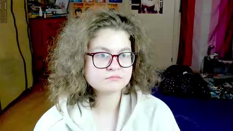 Snapshot of sashy_way chatting on 10/23/25, 09:24 .Alexandra online show from 10/23/25, 09:24