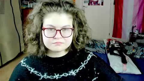 Snapshot of sashy_way chatting on 10/31/25, 10:27 .Alexandra online show from 10/31/25, 10:27