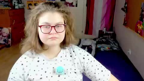 Snapshot of sashy_way chatting on 12/16/25, 10:20 .Alexandra online show from 12/16/25, 10:20