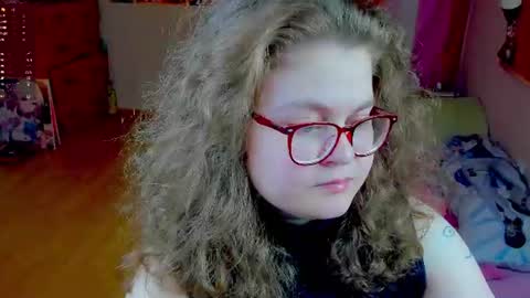 Snapshot of sashy_way chatting on 07/05/26, 04:19 .Alexandra online show from 07/05/26, 04:19
