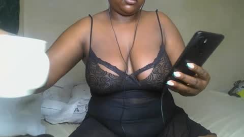 sassie_bee online show from 12/15/24, 10:37