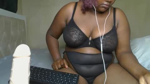 sassie_bee online show from 01/13/25, 10:56