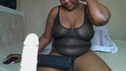 sassie_bee online show from 02/20/25, 11:43