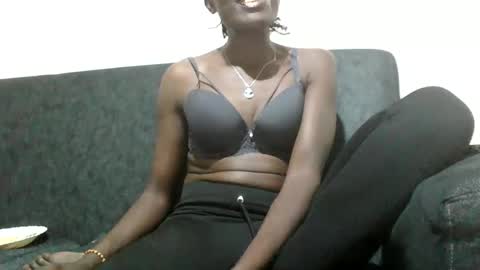 sassy_bloom22 online show from 01/15/26, 05:49