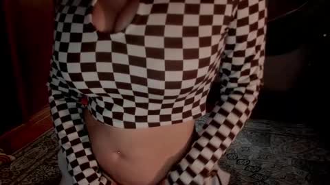 Snapshot of sassy_xyou chatting on 12/13/24, 07:10 Ms. Oh online show from 12/13/24, 07:10