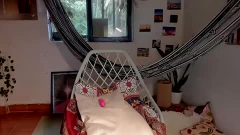 Snapshot of sassy_xyou chatting on 03/12/25, 09:35 Ms. Oh online show from 03/12/25, 09:35