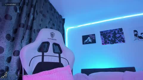    im expecting 300 thumbs up on my altar online show from 12/04/25, 11:02