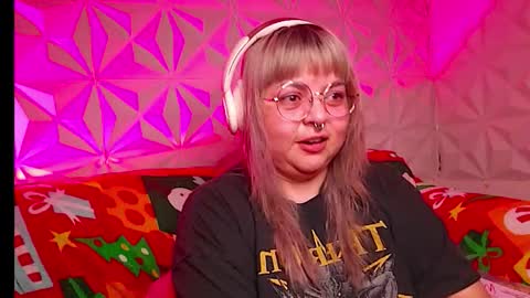 Gina George online show from 12/18/25, 02:06