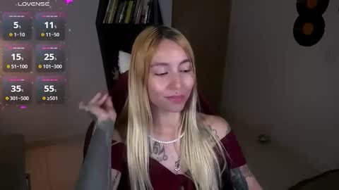 Snapshot of saucy_jenn1 chatting on 10/25/25, 04:09 I AM JENN online show from 10/25/25, 04:09