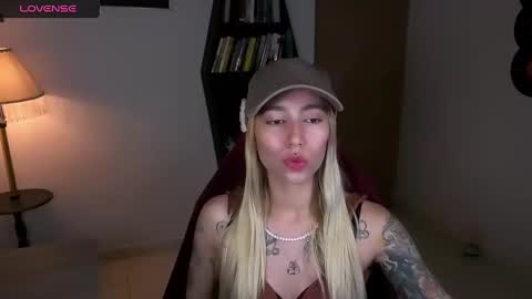 Snapshot of saucy_jenn1 chatting on 10/26/25, 02:39 I AM JENN online show from 10/26/25, 02:39