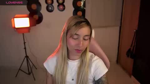 I AM JENN  online show from 04/11/26, 03:44