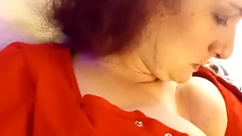 Snapshot of saucybear666 chatting on 02/13/25, 05:58 SnowBunny online show from 02/13/25, 05:58