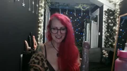 Snapshot of saucysky chatting on 01/19/25, 11:53 SaucySky online show from 01/19/25, 11:53