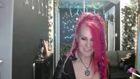 Snapshot of saucysky chatting on 09/25/25, 09:51 SaucySky online show from 09/25/25, 09:51