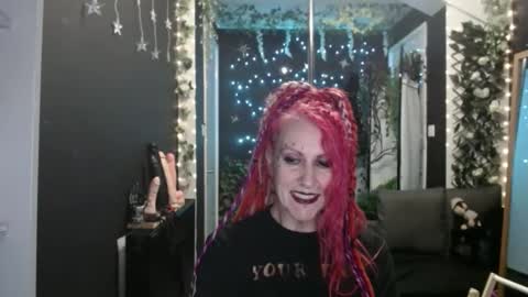 Snapshot of saucysky chatting on 09/27/25, 07:08 SaucySky online show from 09/27/25, 07:08