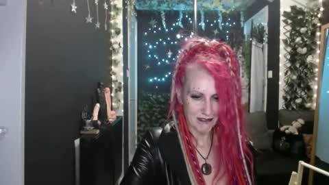 Snapshot of saucysky chatting on 10/02/25, 10:28 SaucySky online show from 10/02/25, 10:28