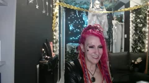 Snapshot of saucysky chatting on 10/18/25, 12:57 SaucySky online show from 10/18/25, 12:57