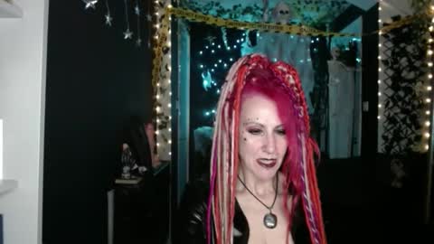 Snapshot of saucysky chatting on 10/18/25, 07:36 SaucySky online show from 10/18/25, 07:36