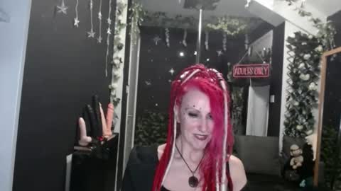 Snapshot of saucysky chatting on 02/21/26, 12:44 SaucySky online show from 02/21/26, 12:44