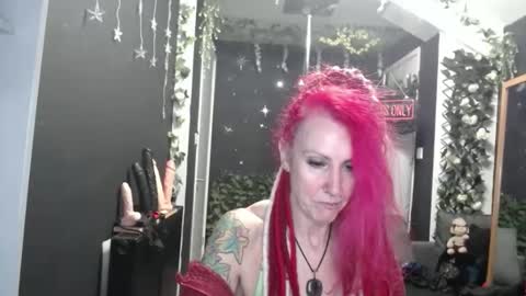 Snapshot of saucysky chatting on 02/23/26, 10:01 SaucySky online show from 02/23/26, 10:01