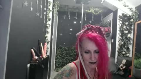 Snapshot of saucysky chatting on 02/27/26, 10:54 SaucySky online show from 02/27/26, 10:54