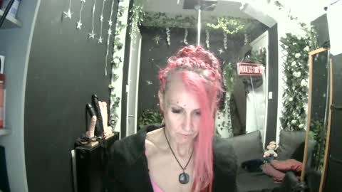 Snapshot of saucysky chatting on 06/14/26, 08:33 SaucySky online show from 06/14/26, 08:33