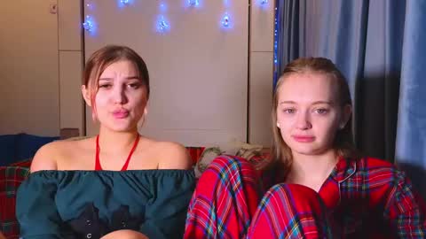 LUNA and ANNA    online show from 12/25/24, 05:15