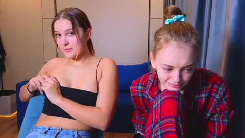 Snapshot of sav_anna chatting on 12/30/24, 05:02 LUNA and ANNA online show from 12/30/24, 05:02