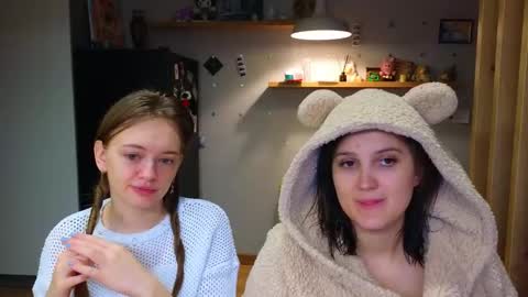 LUNA and ANNA    online show from 12/18/25, 06:14