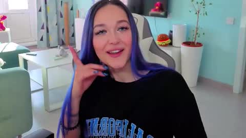 Ariel online show from 02/04/26, 04:40