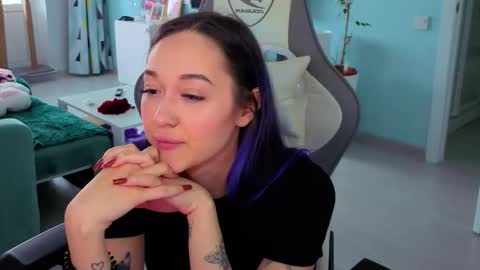 Ariel online show from 03/19/26, 04:38