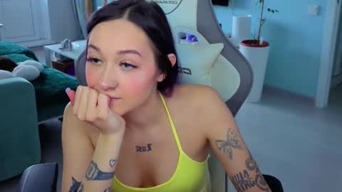 Ariel online show from 03/26/26, 03:56