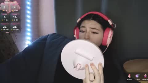 Snapshot of savannasotos chatting on 10/25/25, 03:18 Sophie online show from 10/25/25, 03:18