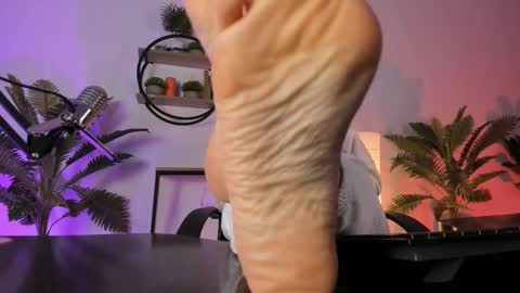 save the qween online show from 02/28/25, 08:53