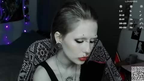 pronoun she. name Mary. age 21. online show from 05/01/26, 12:37