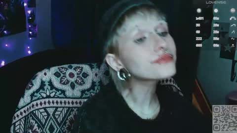 pronoun she. name Mary. age 21. online show from 05/09/26, 09:53