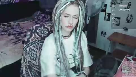 pronoun she. name Mary. age 21. online show from 06/15/26, 10:39