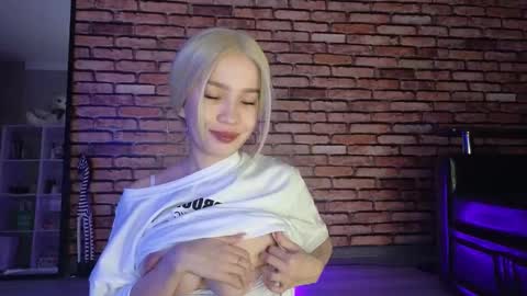 Snapshot of saya_lin chatting on 11/20/25, 10:42 Saya online show from 11/20/25, 10:42