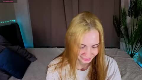 Kira  GMT 7 Mon Thu-Sun  0800am-0200pm  online show from 04/16/26, 09:21