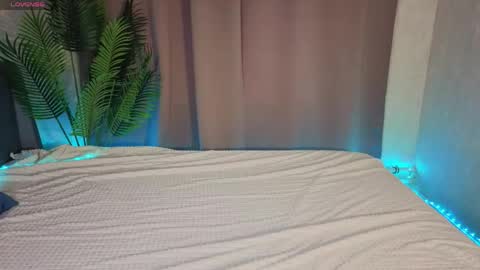 Kira  GMT 7 Mon Thu-Sun  0800am-0200pm  online show from 05/06/26, 09:36