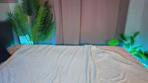Kira  GMT 7 Mon Thu-Sun  0800am-0200pm  online show from 05/10/26, 09:25