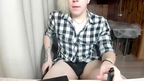 Snapshot of scandark chatting on 01/04/25, 12:27 scandark online show from 01/04/25, 12:27