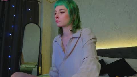 Emmy online show from 04/05/26, 01:03