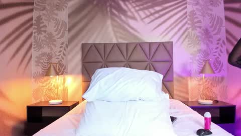 Snapshot of scarleett22 chatting on 11/11/25, 08:42 Scarleet online show from 11/11/25, 08:42