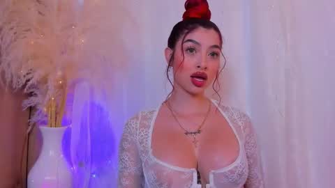 Snapshot of scarleett_jones chatting on 10/22/25, 11:15 scarleett jones online show from 10/22/25, 11:15