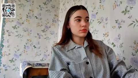 Snapshot of scarlet1flowers chatting on 10/24/25, 08:33 Kira online show from 10/24/25, 08:33